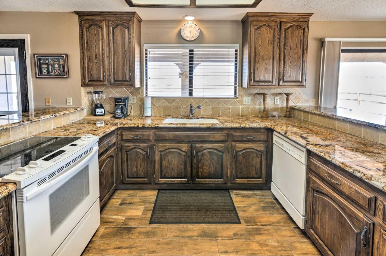 Bullhead City Home With Private Pool, Hot Tub And View Eksteriør billede