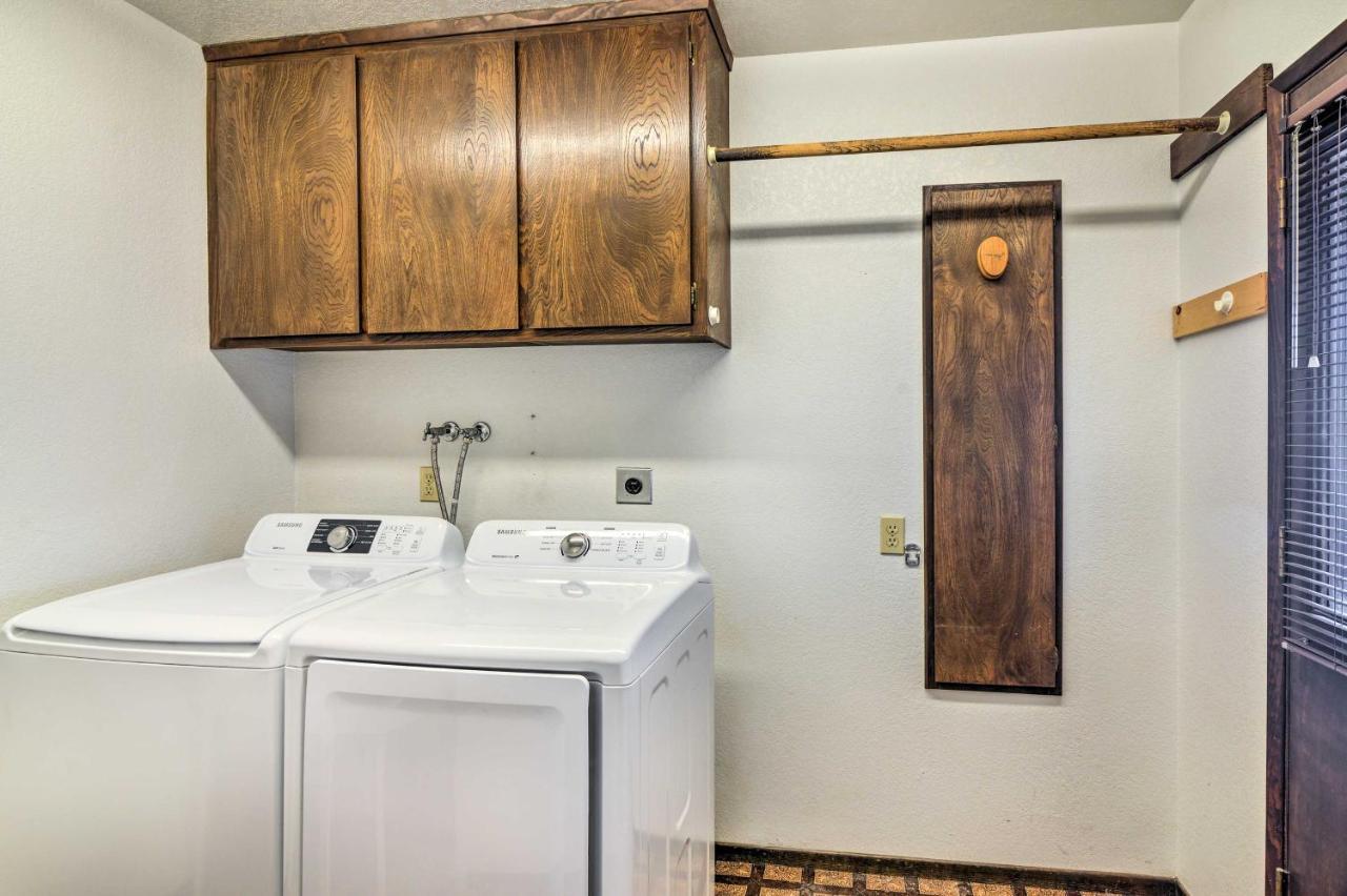 Bullhead City Home With Private Pool, Hot Tub And View Eksteriør billede